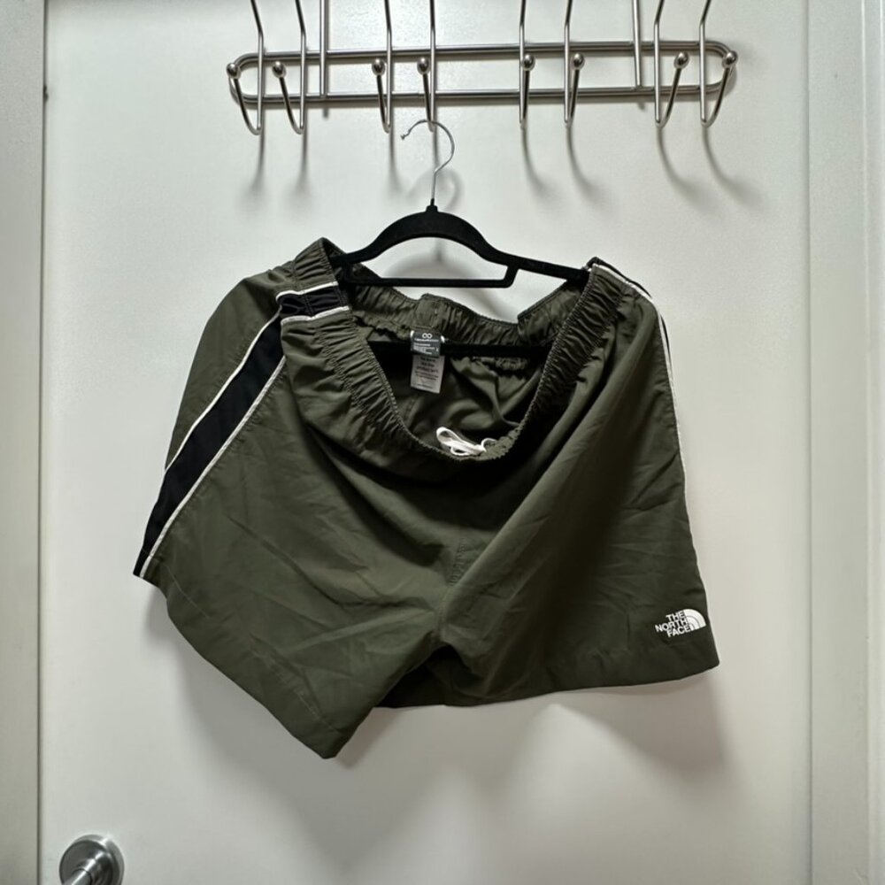Men's The North Face Shorts in Olive/Army Green Size L